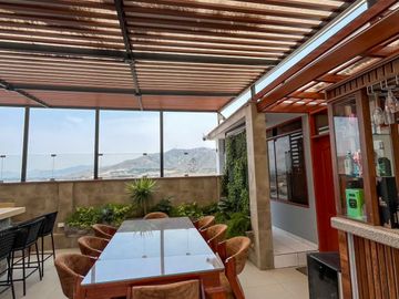 Se Alquila Exclusiva Casa Moderna en Rinconada del Lago – 2da Etapa (Semi Amoblada)