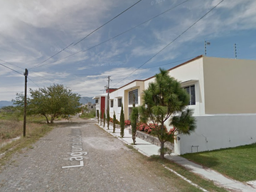 REMATO EXCELENTE RESIDENCIA EN LAGUNA DE JULUAPAN, VILLA DE ÁLVAREZ, COLIMA, C.P. 28979