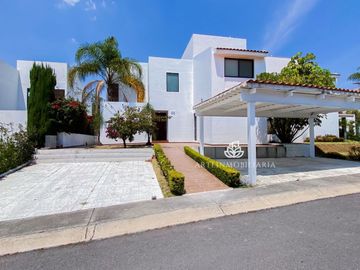 CASA BOSQUE ESMERALDA. ZONA ESMERALDA, SOLO 2 PISOS! VIVE EN LA CASA QUE FLEJA TU EXITO!
