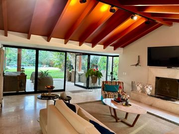 Venta casa a precio de terreno. Urb. El Haras de la Molina