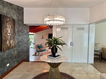 Venta casa a precio de terreno. Urb. El Haras de la Molina