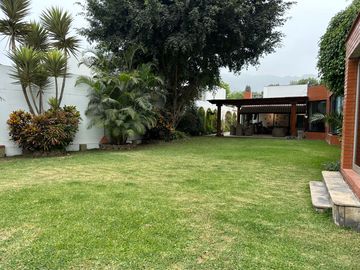 Venta casa a precio de terreno. Urb. El Haras de la Molina
