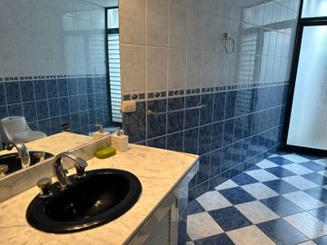 Venta casa a precio de terreno. Urb. El Haras de la Molina