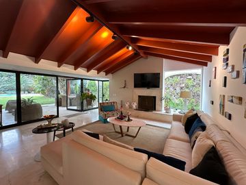 Venta casa a precio de terreno. Urb. El Haras de la Molina