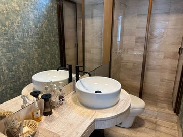 Venta casa a precio de terreno. Urb. El Haras de la Molina