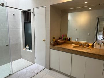 Venta casa a precio de terreno. Urb. El Haras de la Molina