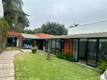 Venta casa a precio de terreno. Urb. El Haras de la Molina