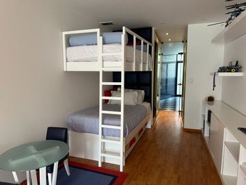 Venta casa a precio de terreno. Urb. El Haras de la Molina