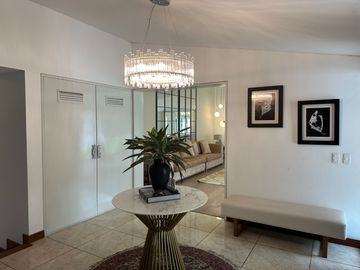 Venta casa a precio de terreno. Urb. El Haras de la Molina