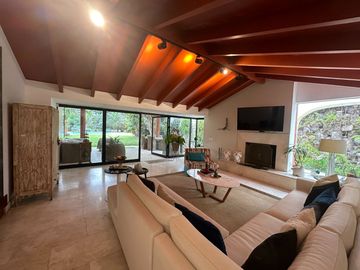 Venta casa a precio de terreno. Urb. El Haras de la Molina