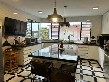 Venta casa a precio de terreno. Urb. El Haras de la Molina