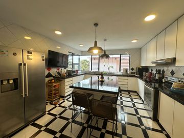 Venta casa a precio de terreno. Urb. El Haras de la Molina