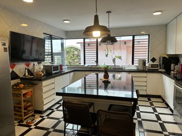 Venta casa a precio de terreno. Urb. El Haras de la Molina