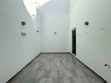 HERMOSA CASA A ESPALDAS DEL LAGO EN LAGOS DEL SOL