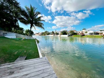 HERMOSA CASA A ESPALDAS DEL LAGO EN LAGOS DEL SOL