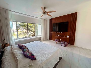 HERMOSA CASA A ESPALDAS DEL LAGO EN LAGOS DEL SOL