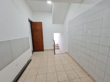 SE VENDE CASA COMERCIAL A MEDIA CUADRA DEL MERCADO DE SURQUILLO