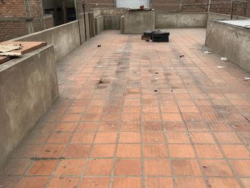 SE VENDE CASA COMERCIAL A MEDIA CUADRA DEL MERCADO DE SURQUILLO