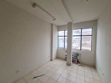 SE VENDE CASA COMERCIAL A MEDIA CUADRA DEL MERCADO DE SURQUILLO