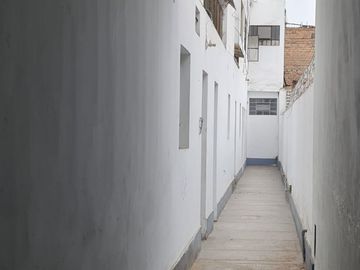 SE VENDE CASA COMERCIAL A MEDIA CUADRA DEL MERCADO DE SURQUILLO