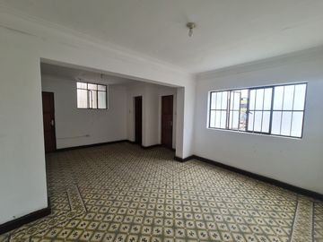SE VENDE CASA COMERCIAL A MEDIA CUADRA DEL MERCADO DE SURQUILLO
