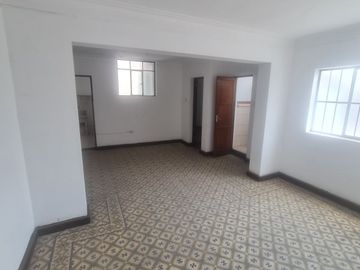 SE VENDE CASA COMERCIAL A MEDIA CUADRA DEL MERCADO DE SURQUILLO