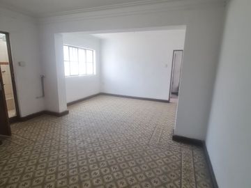 SE VENDE CASA COMERCIAL A MEDIA CUADRA DEL MERCADO DE SURQUILLO