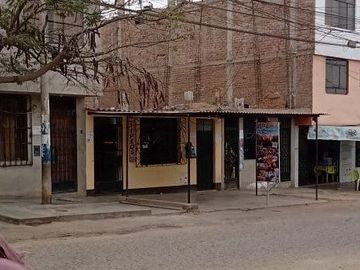 En venta casa de 2 pisos cerca a parque - Trujillo