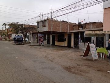 En venta casa de 2 pisos cerca a parque - Trujillo