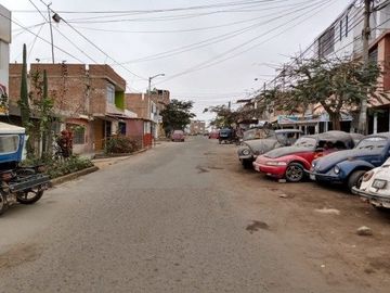 En venta casa de 2 pisos cerca a parque - Trujillo