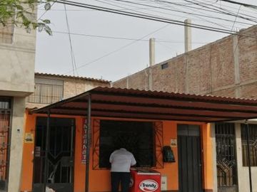 En venta casa de 2 pisos cerca a parque - Trujillo