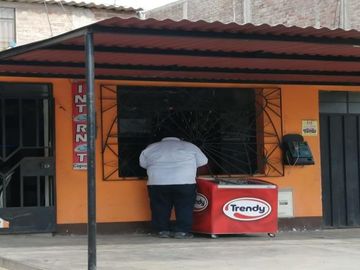 En venta casa de 2 pisos cerca a parque - Trujillo