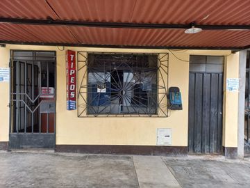 En venta casa de 2 pisos cerca a parque - Trujillo
