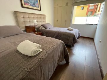 HERMOSO DEPARTAMENTO COMPLETAMENTE AMOBLADO EN EL CONDOMINIO PRIVADO SANTA CRISTINA CAYMA.