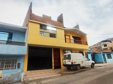 Se Vende casa de 2 pisos cerca al Nuevo Hospital Oncológico Regional- Ventanilla
