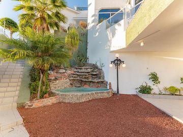 CASA EN VENTA, AMUEBLADA, LOMA DORADA QUERETARO