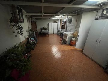 Casa Esquina en Av. 1era Transversal, Metro Bueras, Maipú.