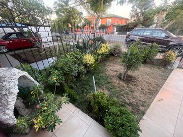 Casa Esquina en Av. 1era Transversal, Metro Bueras, Maipú.
