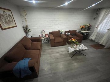Casa Esquina en Av. 1era Transversal, Metro Bueras, Maipú.