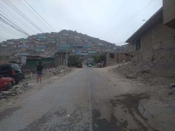 En Venta Casa de 2 pisos en Comas