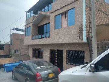 En Venta Casa de 2 pisos en Comas