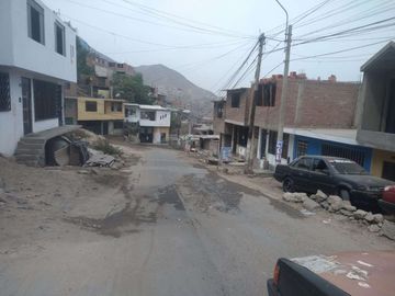 En Venta Casa de 2 pisos en Comas