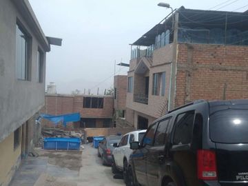 En Venta Casa de 2 pisos en Comas