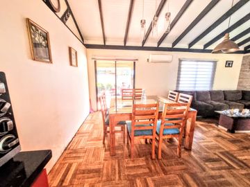 Casa Con Gran Terreno 4d/3b En Microbarrio. El Bosque
