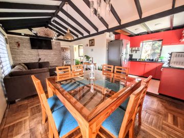 Casa Con Gran Terreno 4d/3b En Microbarrio. El Bosque