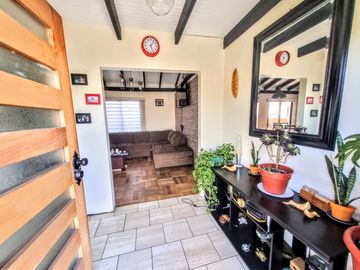 Casa Con Gran Terreno 4d/3b En Microbarrio. El Bosque
