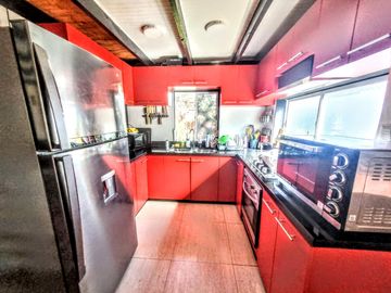 Casa Con Gran Terreno 4d/3b En Microbarrio. El Bosque