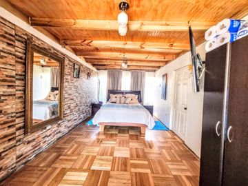 Casa Con Gran Terreno 4d/3b En Microbarrio. El Bosque