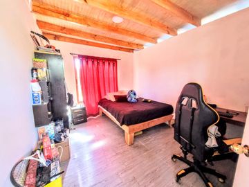 Casa Con Gran Terreno 4d/3b En Microbarrio. El Bosque