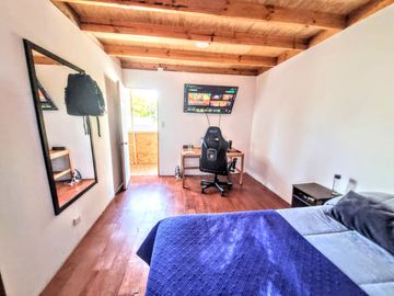 Casa Con Gran Terreno 4d/3b En Microbarrio. El Bosque